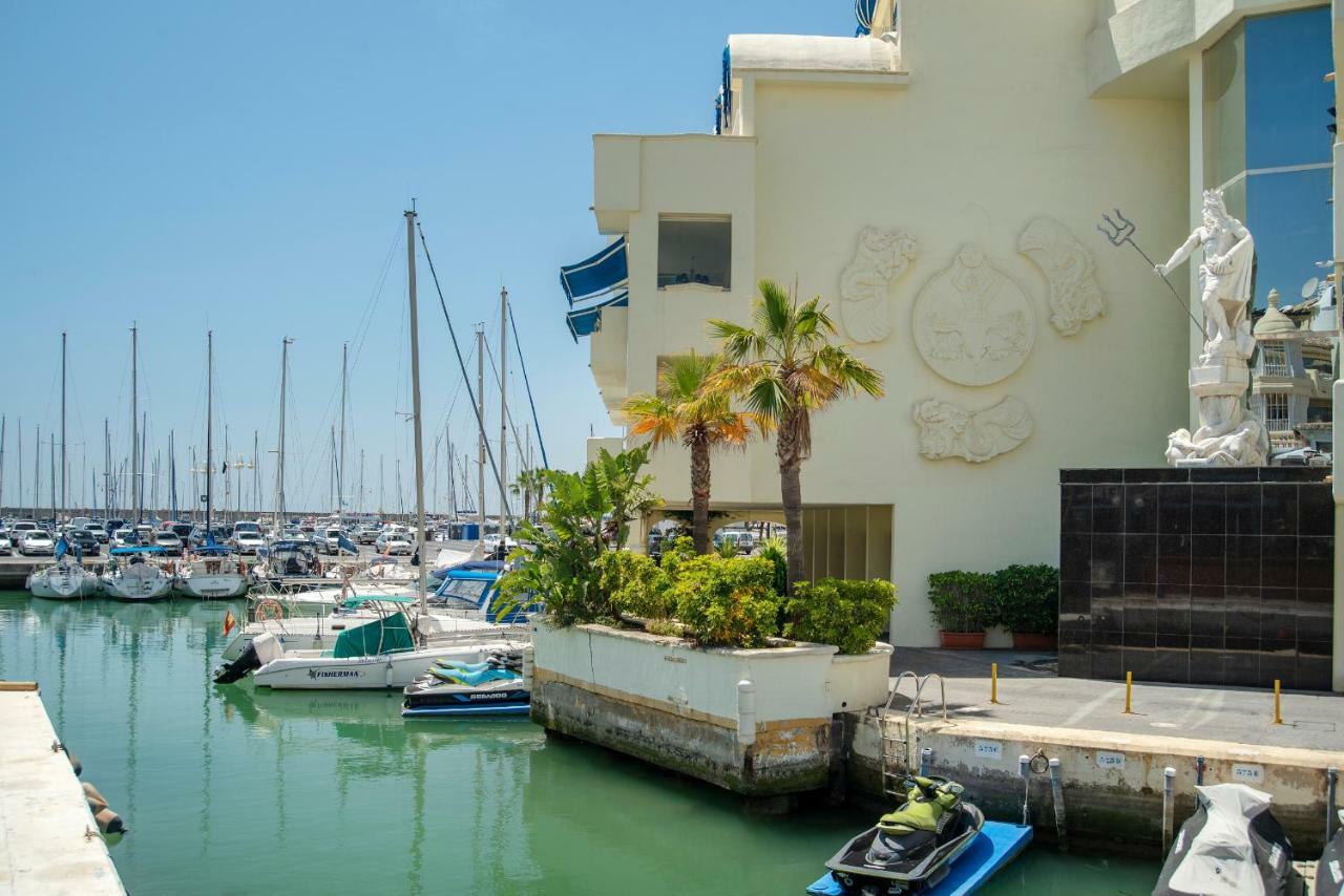 Happy Puerto Marina Apartment Benalmadena Bagian luar foto